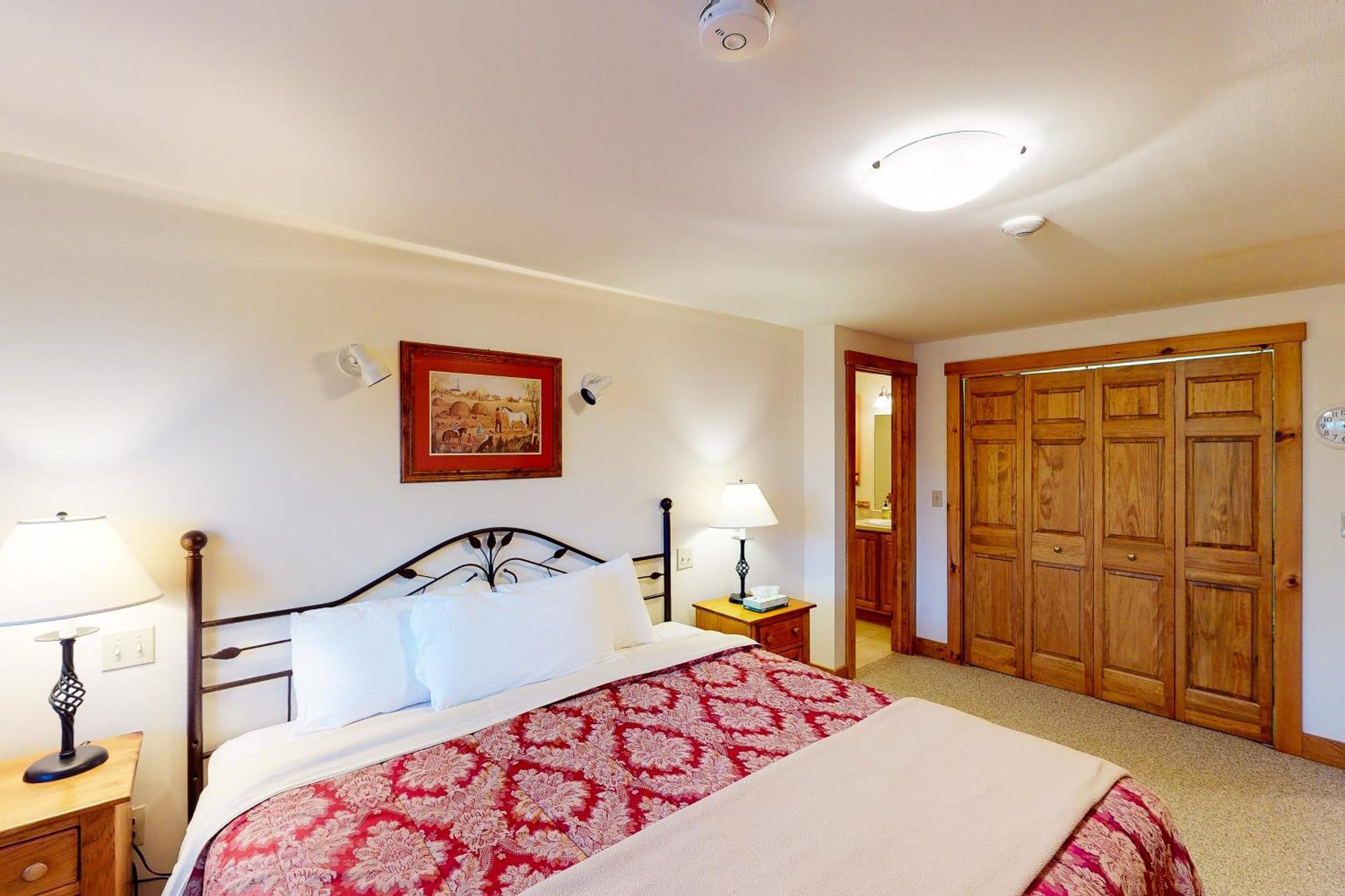 Summit Solitude & Latitude Adjustment Jay Phòng bức ảnh